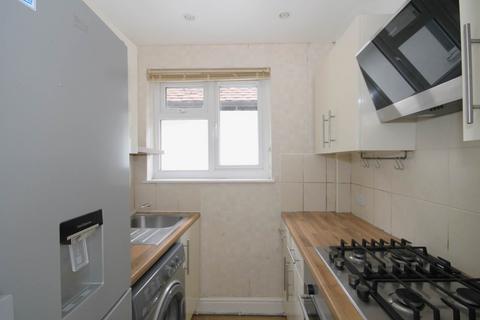 2 bedroom maisonette for sale, Lynmouth Avenue, Morden