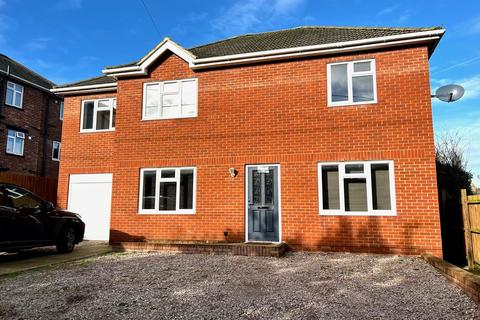 4 bedroom detached house to rent, Freehold Road, Ipswich IP6