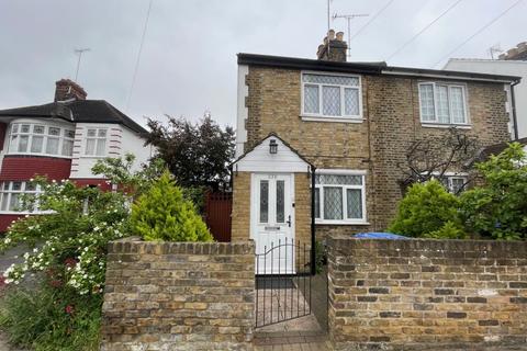 2 bedroom flat to rent, Chase Road, Southgate