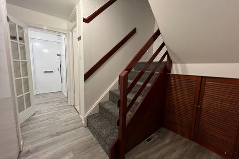 3 bedroom end of terrace house to rent, Trossachs Street, Maryhill G20