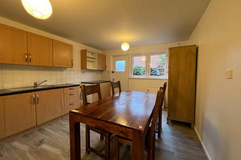 3 bedroom end of terrace house to rent, Trossachs Street, Maryhill G20