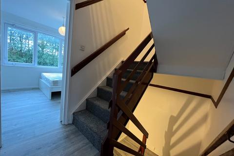 3 bedroom end of terrace house to rent, Trossachs Street, Maryhill G20