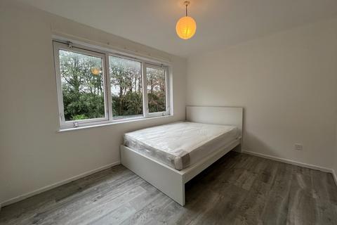 3 bedroom end of terrace house to rent, Trossachs Street, Maryhill G20