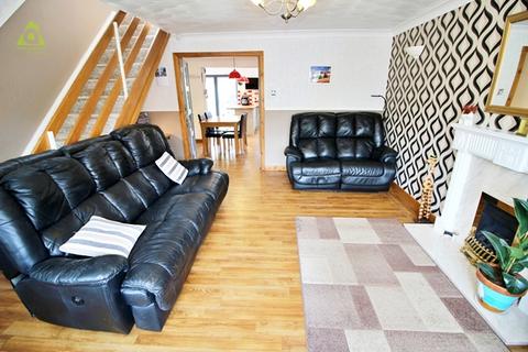 4 bedroom semi-detached house for sale, Higher Drake Meadow, Westhoughton, BL5 2RD