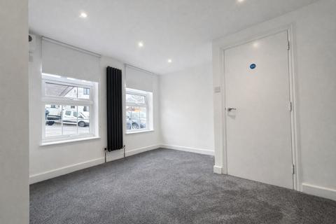 1 bedroom flat to rent, 1 Bedroom Flat To Let - HP12