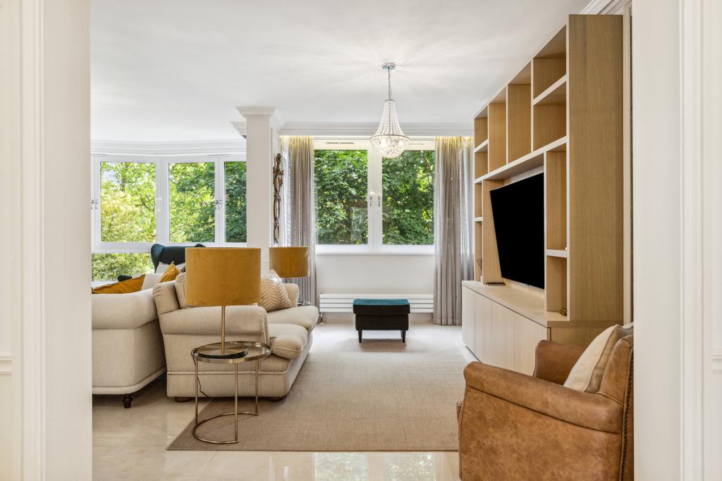 Apartment in W2 - More