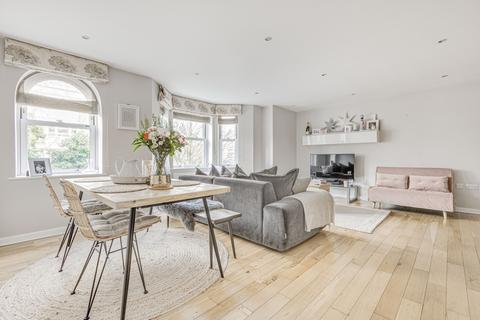 2 bedroom flat to rent, Wendle Square, Battersea, London
