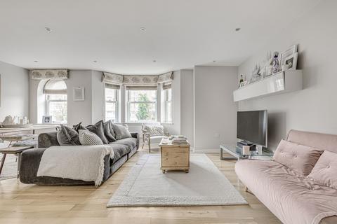 2 bedroom flat to rent, Wendle Square, Battersea, London