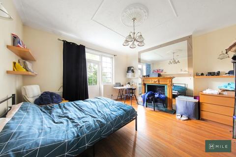 3 bedroom flat for sale, Kings Gardens, London NW6