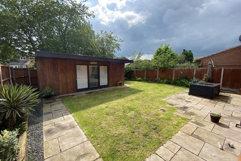 40 Faraday Avenue, Stretton, Burton-on-trent, DE13 0FX