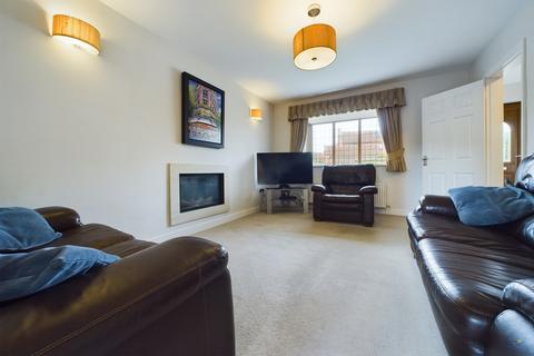 40 Faraday Avenue, Stretton, Burton-on-trent, DE13 0FX