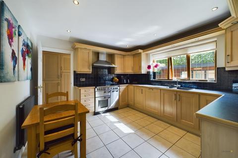 40 Faraday Avenue, Stretton, Burton-on-trent, DE13 0FX