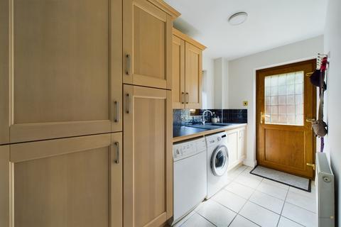 40 Faraday Avenue, Stretton, Burton-on-trent, DE13 0FX
