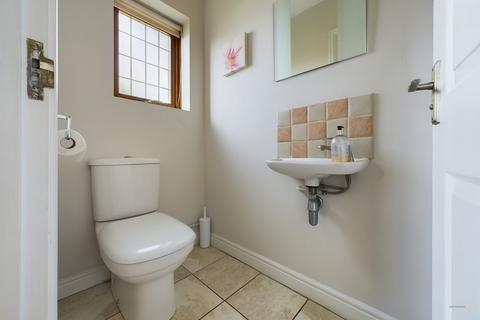 40 Faraday Avenue, Stretton, Burton-on-trent, DE13 0FX