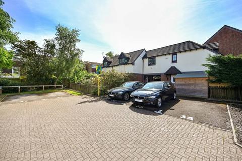 35 Archer Close, Kingston Upon Thames, KT2 5NE
