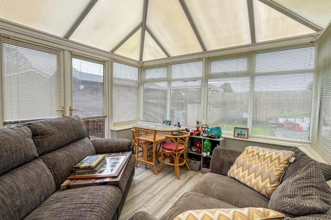 17 Robinsons Grove, Hibaldstow, Brigg, DN20 9QB