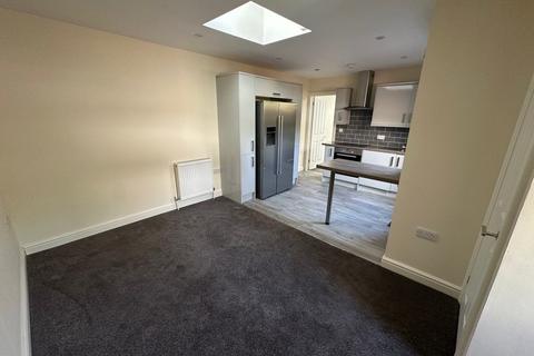 2 bedroom ground floor flat to rent, Saffron Close, Shoreham-by-Sea BN43
