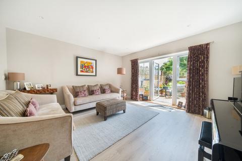7 Flambard Way, Godalming, GU7 1FA