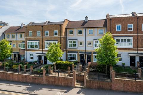 7 Flambard Way, Godalming, GU7 1FA