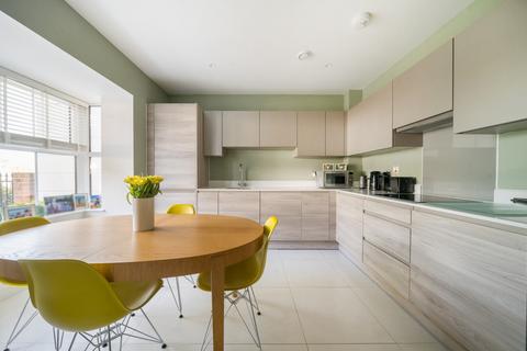 7 Flambard Way, Godalming, GU7 1FA