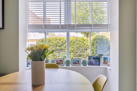 7 Flambard Way, Godalming, GU7 1FA