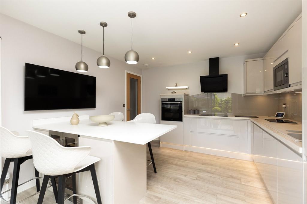 Kitchen/Dining