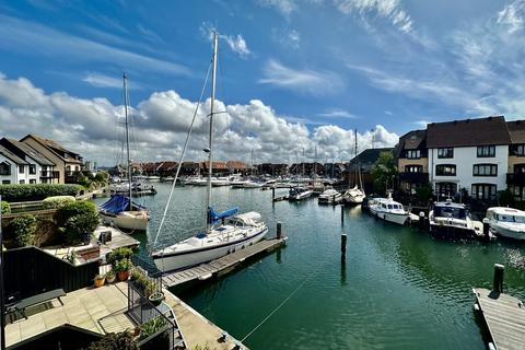 2 bedroom terraced house to rent, Endeavour Way, Hythe Marina Village