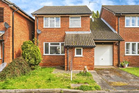 4 bedroom link detached house to rent, Wayborne Grove, Ruislip, HA4 7DU