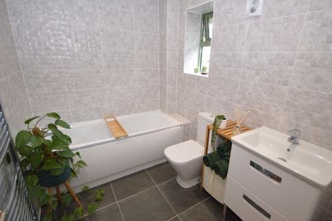 6 The Oaks, Llangattock, Crickhowell, NP8 1QA