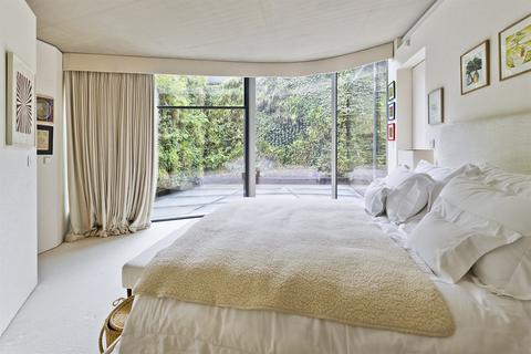 4 bedroom detached house to rent, Grosvenor Crescent Mews, London, SW1X