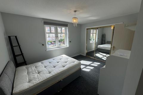 3 bedroom flat to rent, Sinclair Place, Edinburgh, EH11 1AH