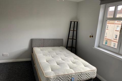 3 bedroom flat to rent, Sinclair Place, Edinburgh, EH11 1AH