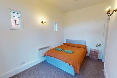 3 bedroom ground floor flat to rent, Grosvenor Avenue, Carshalton SM5
