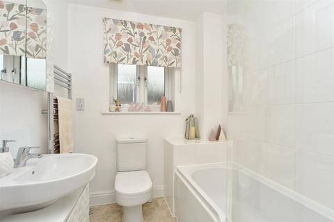 52 Castle Street, Swanscombe, DA10 0HN
