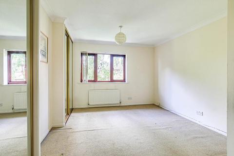15 Timberling Gardens, South Croydon, CR2 0AW