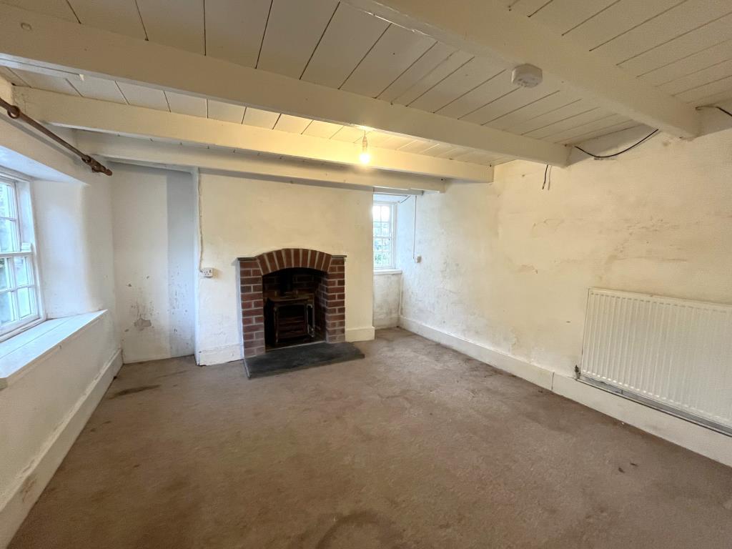 Living Room with fireplace