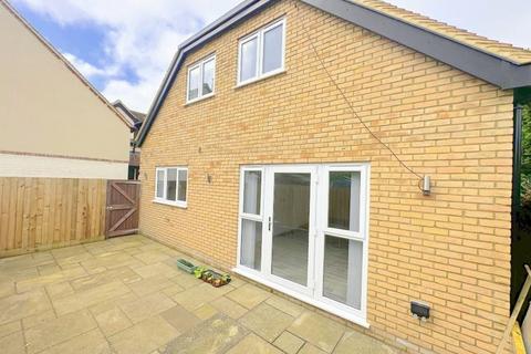 3 bedroom semi-detached house to rent, High Street, Silsoe, MK45 4EP