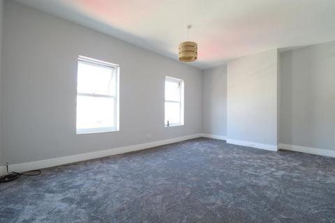 3 bedroom terraced house for sale, Tennyson Road, South Luton, Luton, Bedfordshire, LU1 3RS