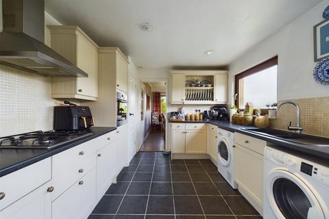 2 Cairnside, Ilfracombe, EX34 8EW
