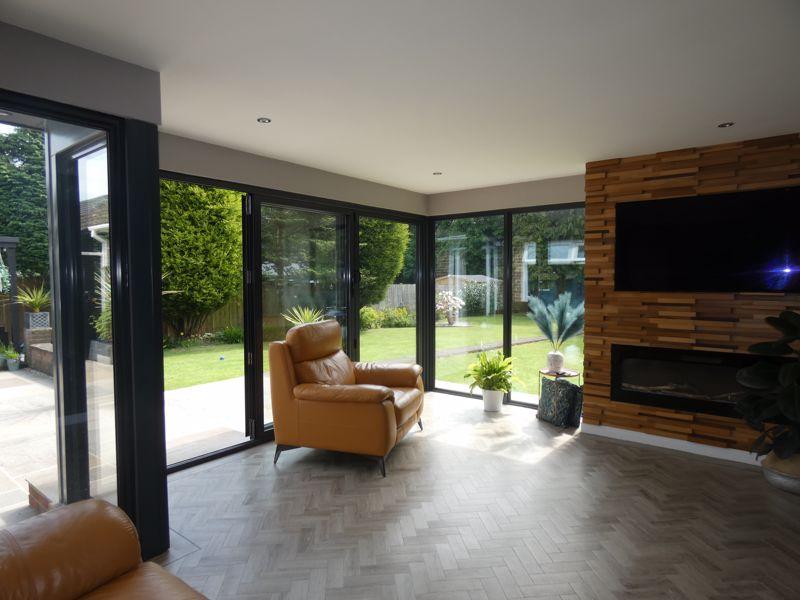 Open Lounge/Garden