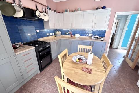 5 bedroom semi-detached house for sale, West Street, PO33