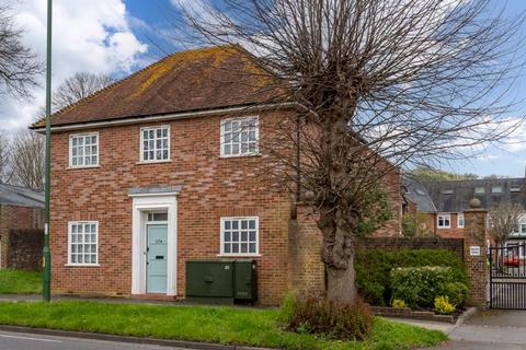 3 bedroom detached house to rent, Broyle Road, Chichester