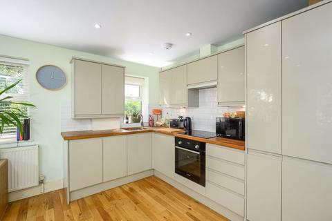 2 bedroom apartment for sale, Albany Road, Hersham.