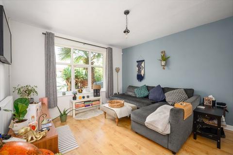 2 bedroom end of terrace house for sale, Viner Close, Walton-On-Thames