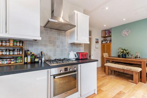 3 bedroom apartment to rent, Sternhold Avenue Streatham Hill SW2 4PW