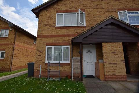 1 bedroom terraced house to rent, Adrians Walk, Slough