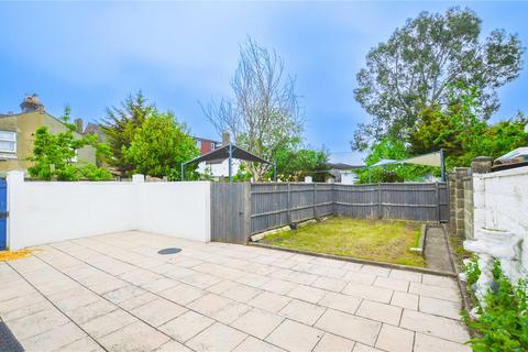 5 bedroom bungalow to rent, Lakehall Road, Thornton Heath, CR7