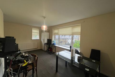 3 bedroom flat to rent, Rigden Street, London E14