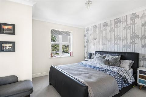 6 Chiltern Close, Staines, TW18 2BU