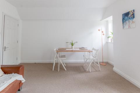 Basement Flat, 17 Southleigh Road, Bristol, BS8 2BQ